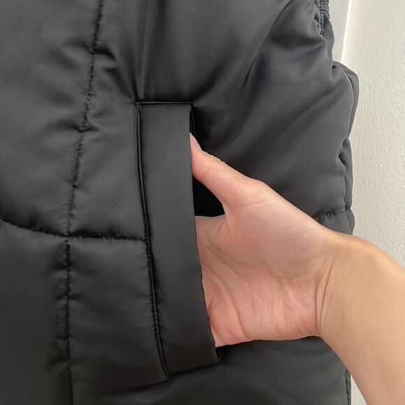 NWT Nike Sportswear Classic Puffer Therma-Fit Loose Fit Vest Black Women Size M - Picture 6 of 13